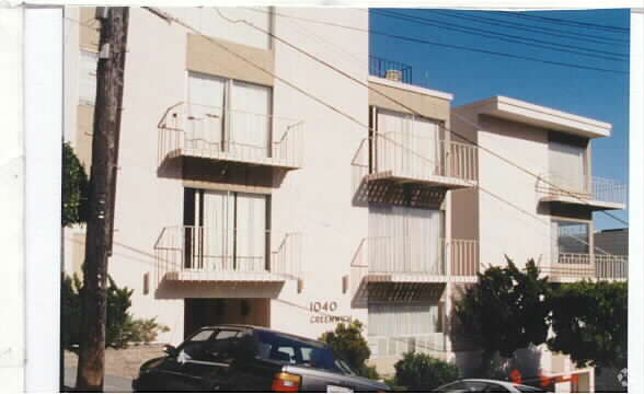 1040 Greenwich Apartments photo 2