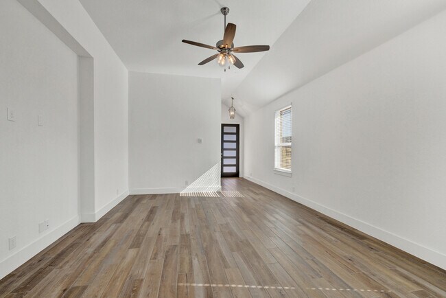1033 Easy Gruene New Braunfels, TX 78130 photo 4