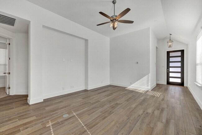 1033 Easy Gruene New Braunfels, TX 78130 photo 3