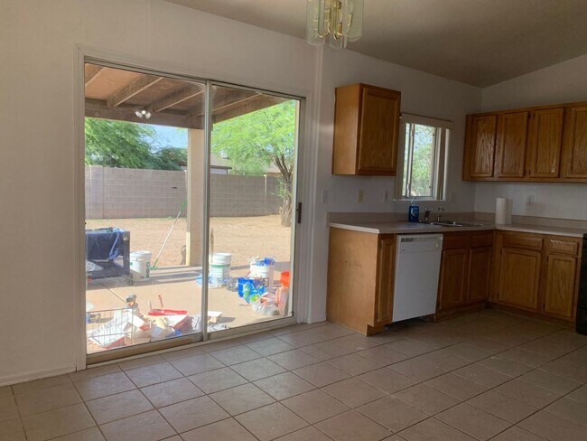 Charming 3BR 2BA House in Arizona City photo 2