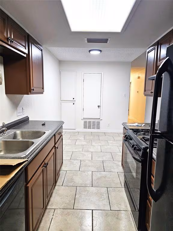 1747 Horseshoe Circle, Round Rock, TX 78681 photo 2