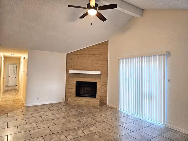 1747 Horseshoe Circle, Round Rock, TX 78681 photo 3