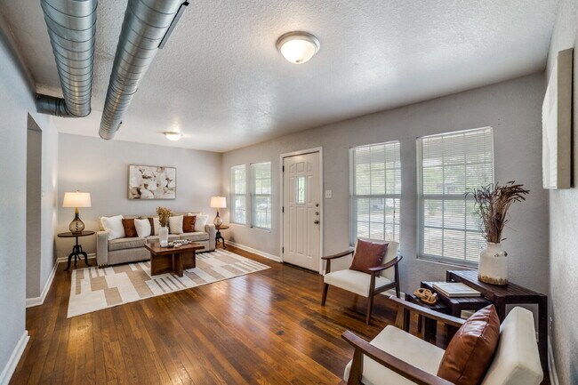114 Oxford Dr San Antonio, TX 78213 photo 4