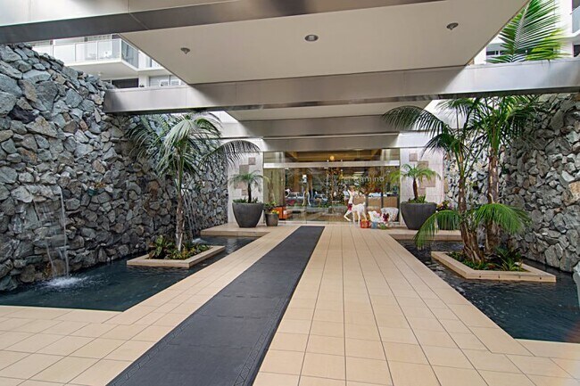 1830 Avenida Del Mundo Coronado, CA 92118 photo 4