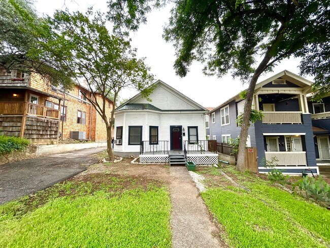 224 Army Blvd San Antonio, TX 78215 photo 3