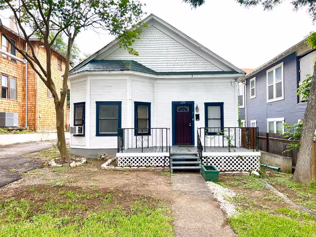 224 Army Blvd San Antonio, TX 78215 photo 2