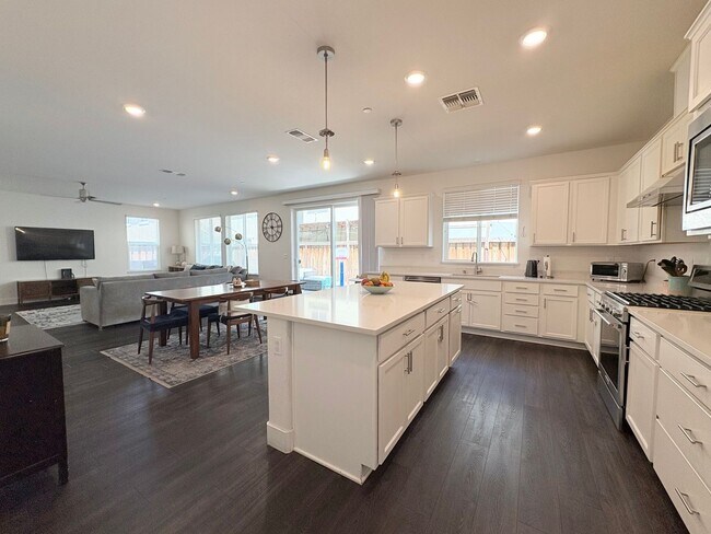 Beautiful 4 Bed 3 Full Bath Home with Solar in Brentwood photo 4