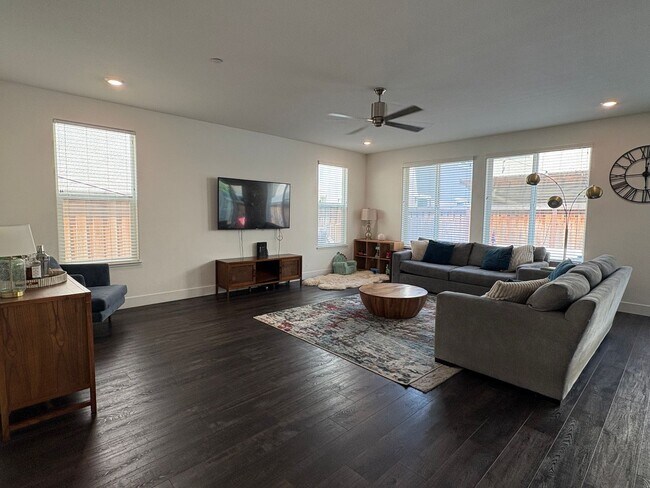 Beautiful 4 Bed 3 Full Bath Home with Solar in Brentwood photo 2