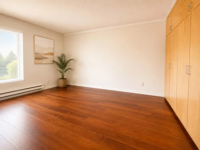 Evergreen Apartments photo 4