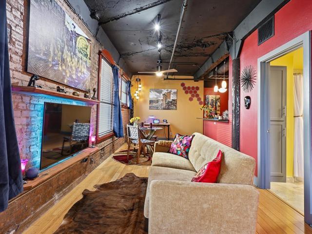 910 Houston St Fort Worth, TX 76102 photo 3
