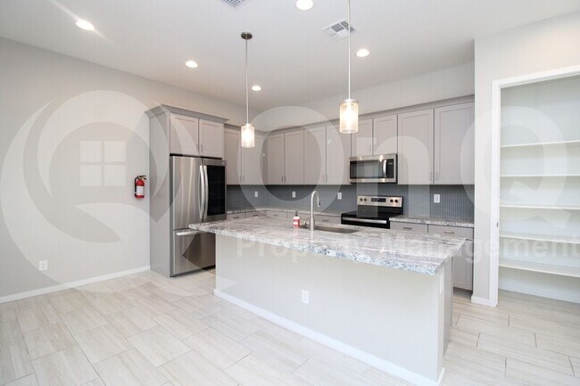 901 S Smith Rd Tempe, AZ 85281 photo 2