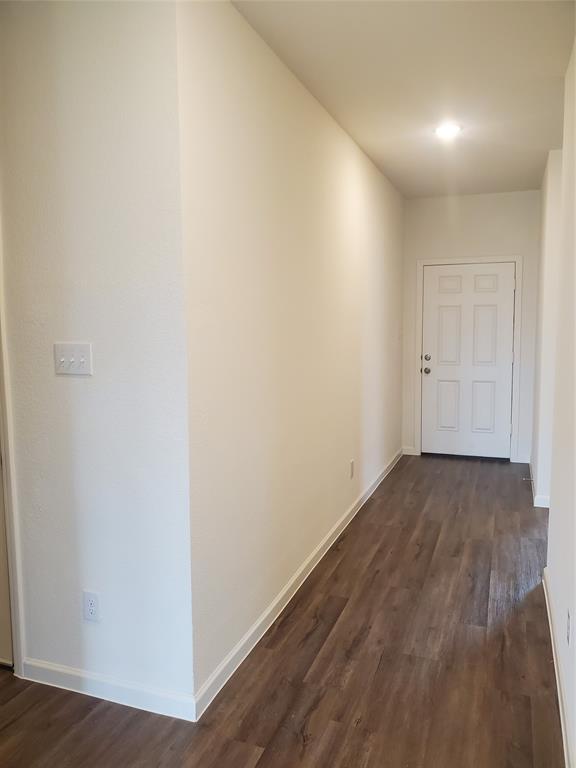 712 Peach Tree Ln photo 3
