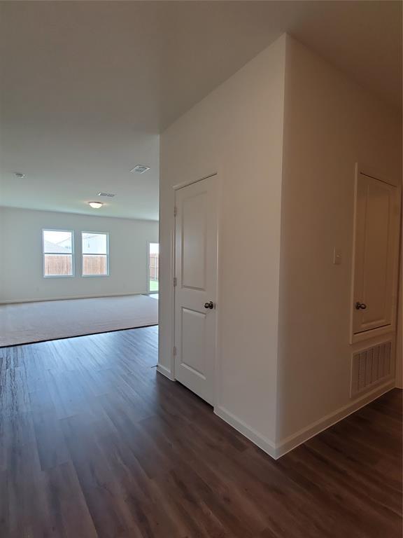 712 Peach Tree Ln photo 4