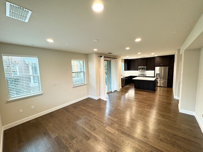 Perfect Shape Sage Community Townhome in Livermore photo 5
