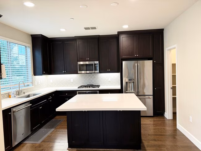 Perfect Shape Sage Community Townhome in Livermore photo 2