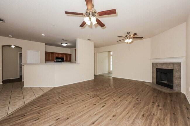 12249 Shadow Wood Trail Burleson, TX 76028 photo 4
