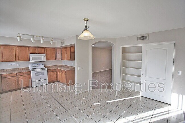 15821 N 165th Ln photo 5
