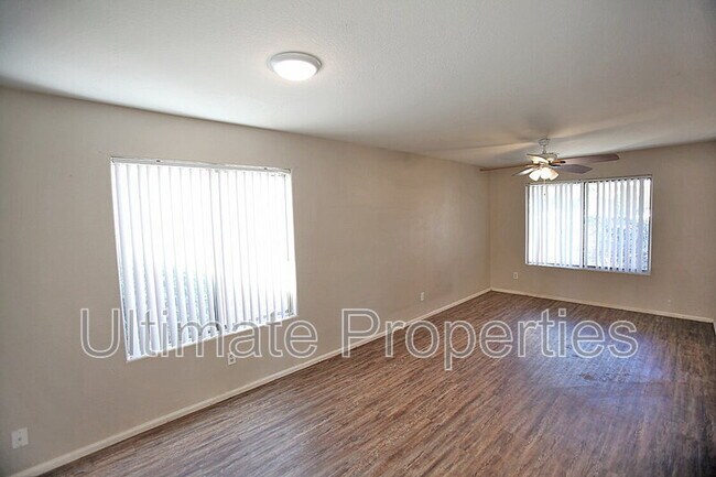 15821 N 165th Ln photo 3