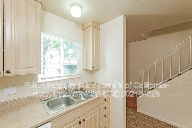 48 Lark Center Dr Santa Rosa, CA 95403 photo 4