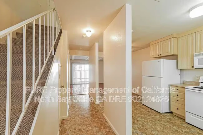 48 Lark Center Dr Santa Rosa, CA 95403 photo 2