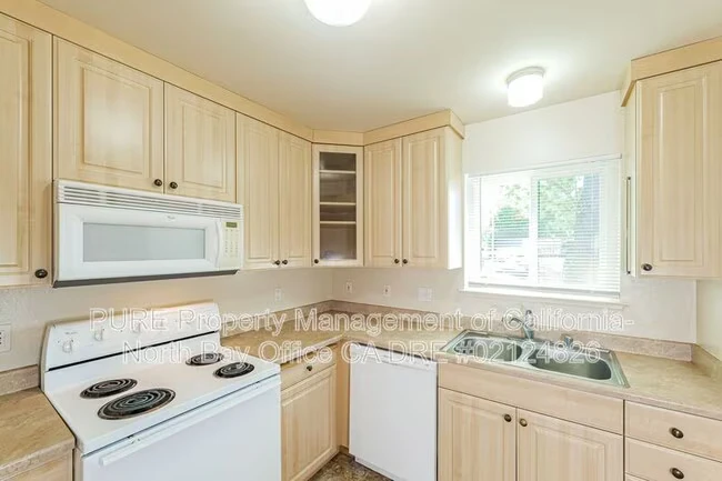 48 Lark Center Dr Santa Rosa, CA 95403 photo 3