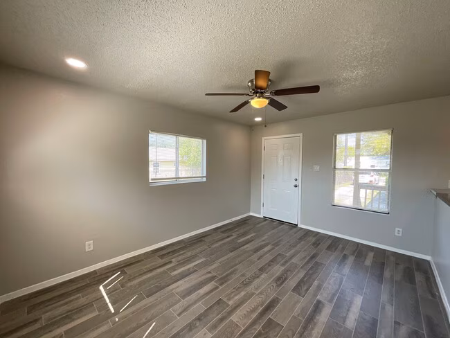 2319 Observation Dr San Antonio, TX 78227 photo 4