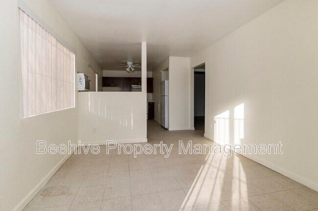 1040 N 28th St Phoenix, AZ 85008 photo 2