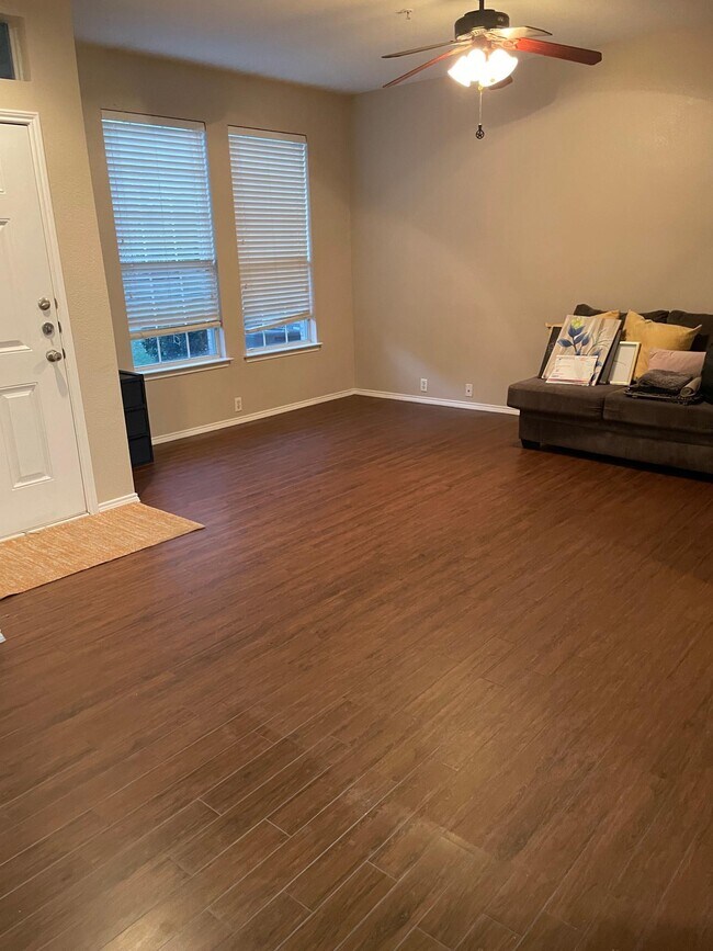 2220 Stoneleigh Pl McKinney, TX 75071 photo 2