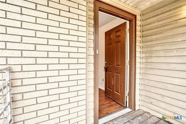 746 Old Martindale Rd San Marcos, TX 78666 photo 2