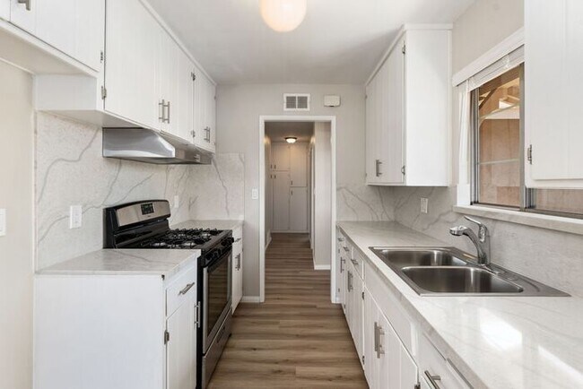 Gorgeous remodeled 3bd 2 bath home available in Clairemont photo 2