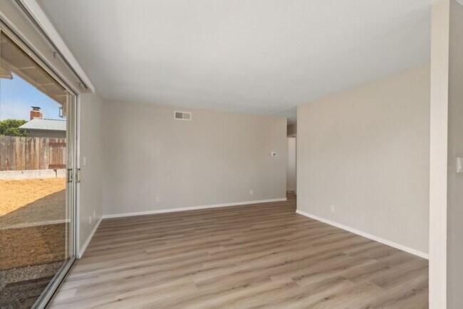Gorgeous remodeled 3bd 2 bath home available in Clairemont photo 4