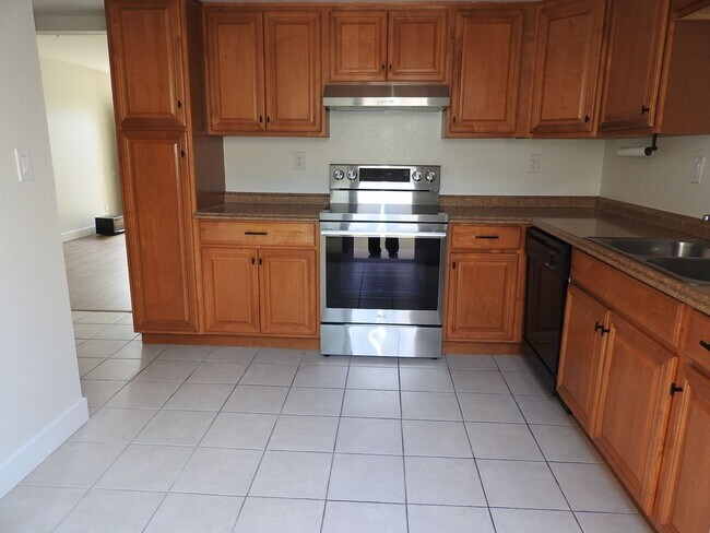 4845 Santa Cruz Ave San Diego, CA 92107 photo 5