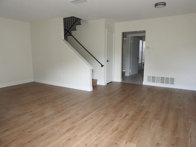 4845 Santa Cruz Ave San Diego, CA 92107 photo 3