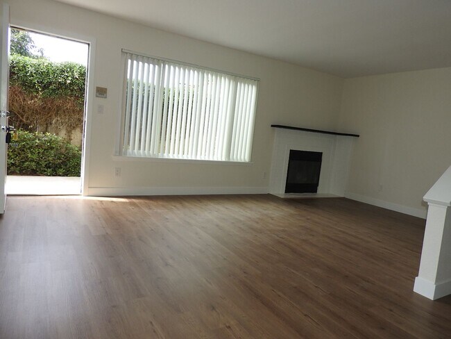 4845 Santa Cruz Ave San Diego, CA 92107 photo 2