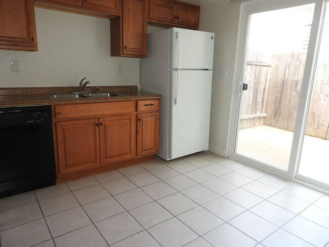 4845 Santa Cruz Ave San Diego, CA 92107 photo 4