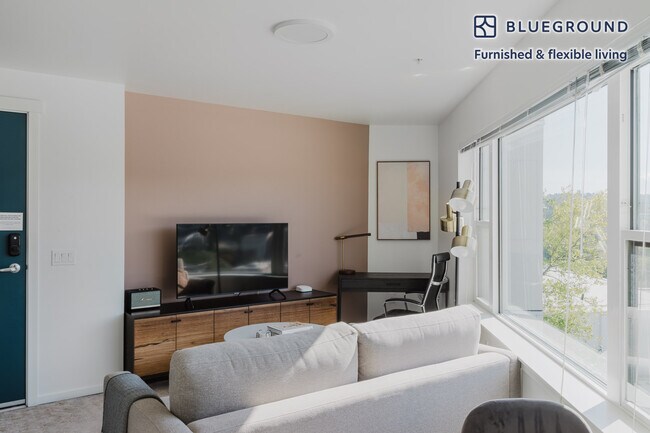 4609 Union Bay Pl NE Seattle, WA 98105 photo 2