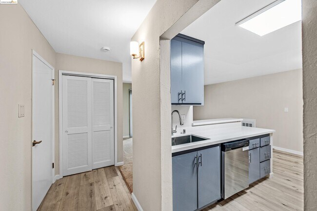 66 Fairmount Avenue, Oakland, CA 94611 photo 4