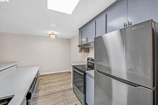 66 Fairmount Avenue, Oakland, CA 94611 photo 2