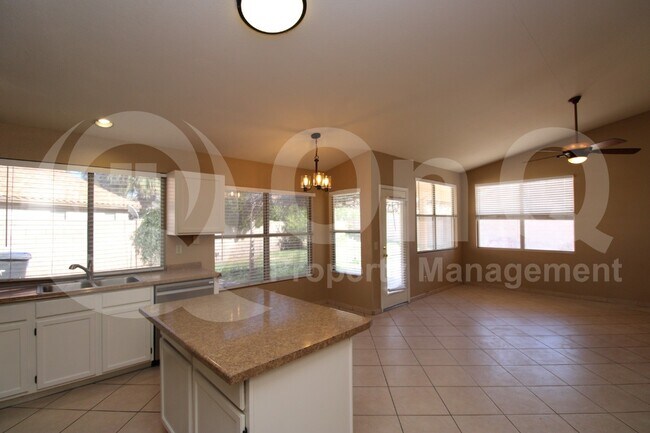 281 S Chippewa Pl Chandler, AZ 85224 photo 3