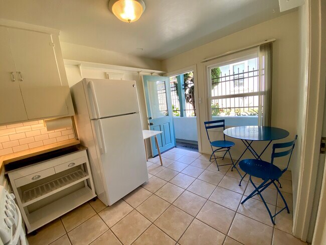 306 Cliff St Santa Cruz, CA 95060 photo 3