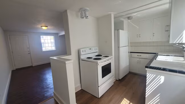 Avondale and Crocker Street Apartments photo 4