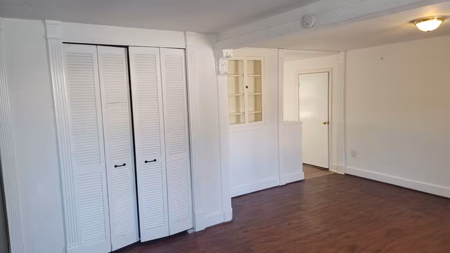 Avondale and Crocker Street Apartments photo 3