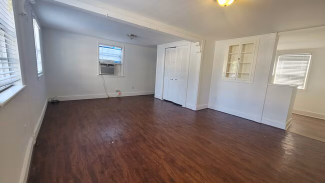 Avondale and Crocker Street Apartments photo 2