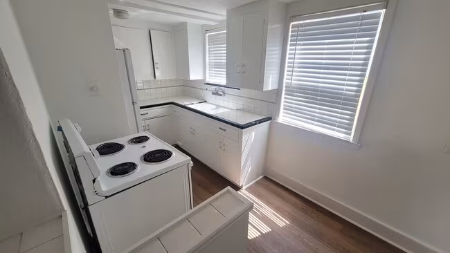 Avondale and Crocker Street Apartments photo 5