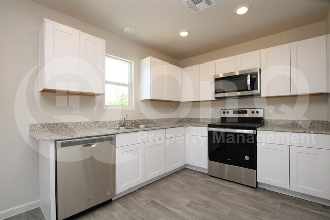 10858 W Arvada Dr Arizona City, AZ 85123 photo 3
