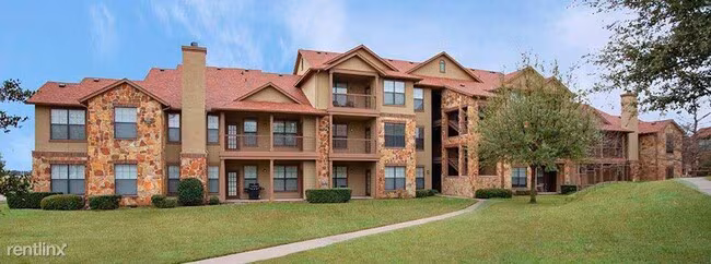 8889 Cook Ranch Rd Benbrook, TX 76126 photo 3