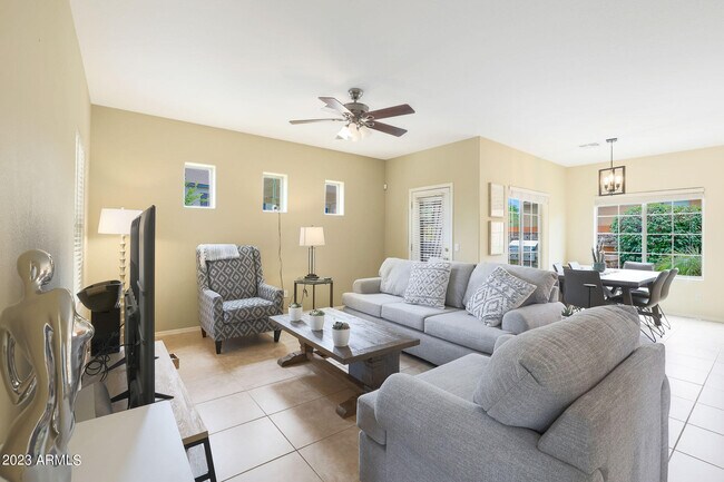 15941 W Mauna Loa Ln Surprise, AZ 85379 photo 4