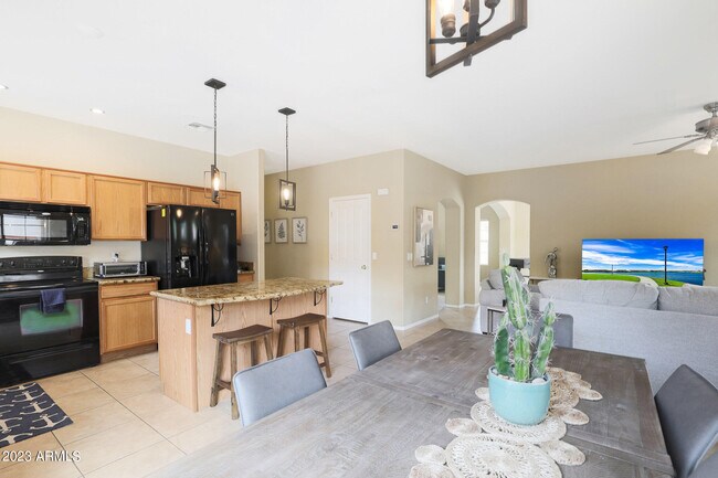15941 W Mauna Loa Ln Surprise, AZ 85379 photo 3