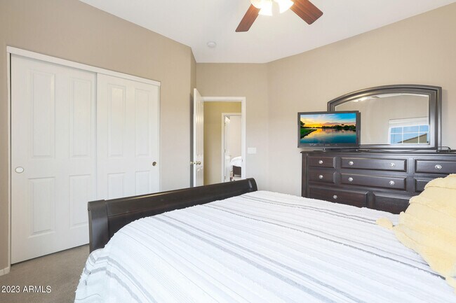 15941 W Mauna Loa Ln Surprise, AZ 85379 photo 2