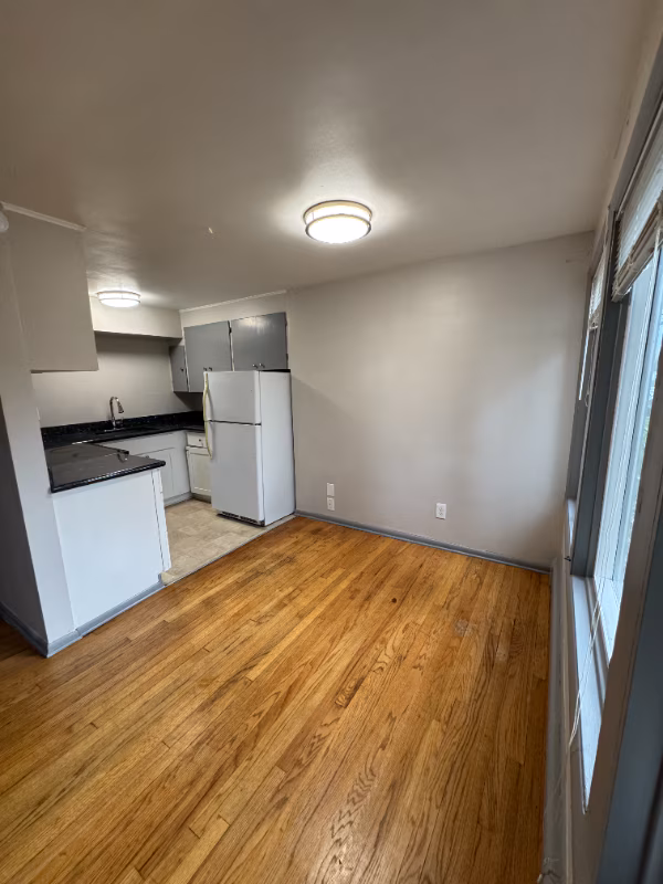 4746.5 22nd Ave NE Seattle, WA 98105 photo 2